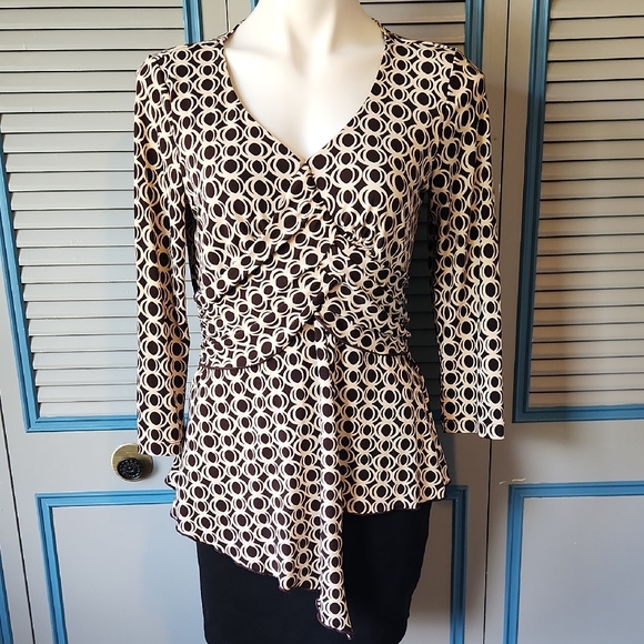Dress Barn Black & White Geometric Print Ruched Top - Picture 1 of 14